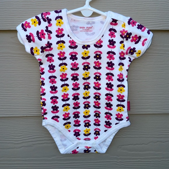** 2 for $20**  Three piece set Baby Plus onesies bundle. Size
3-6 month - Picture 6 of 16